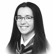 Buenos días 
Soy Lucia Fernández Toraño, tengo 18 años y he acabado el bachillerato con matrícula de honor(9,86 de media)
Actualmente estudio la carrera superior del conservatorio de Oviedo
Estoy muy interesada en impartir clases, ya que llevo haciéndolo